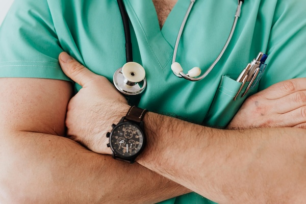 Difference Between An Osteopath, Physiotherapist & Chiropractor