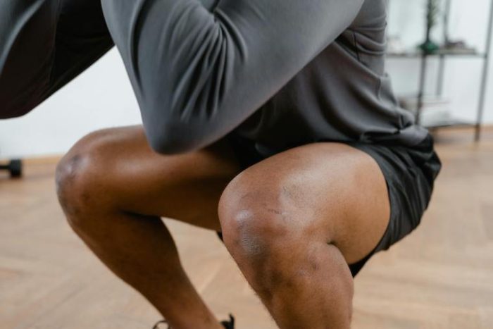 How to prevent knee pain when squatting